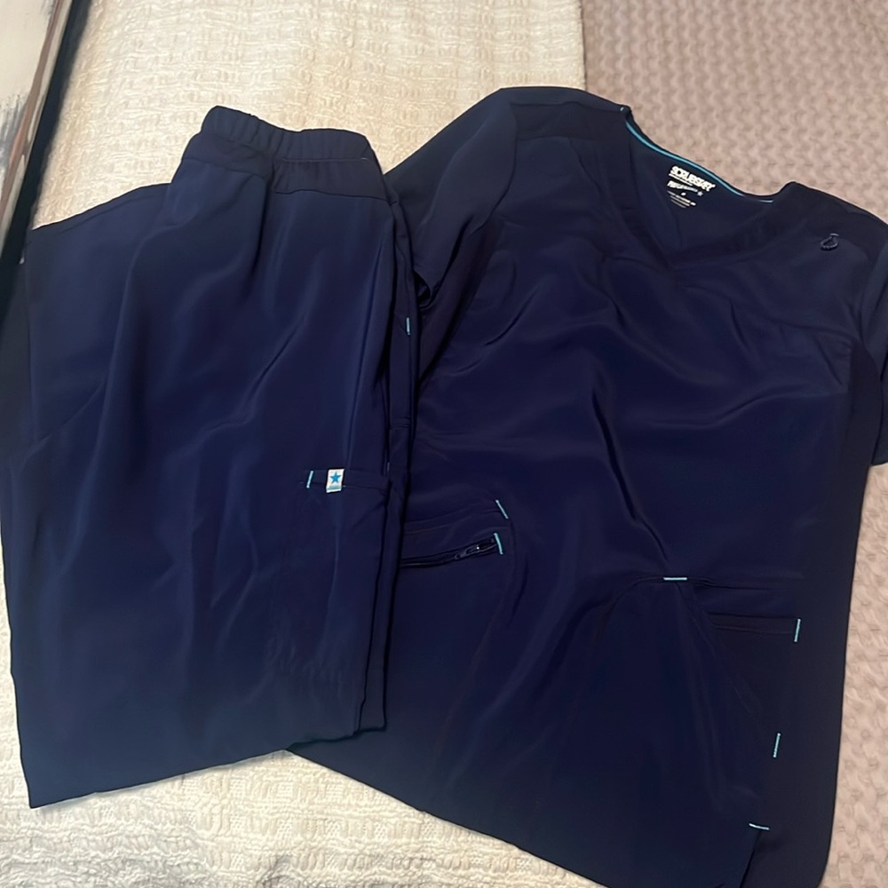 Scrub set